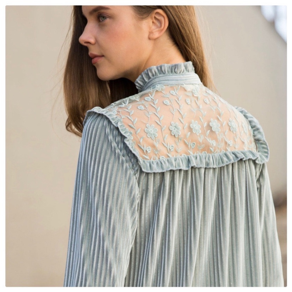 Feminine Feature Velvet Tunic Top - Picture 7 of 9